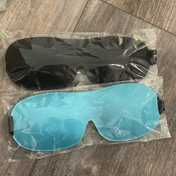 3D His/Her Sleep Mask with Eye Mask and Ear Plugs - Picture 2 of 3